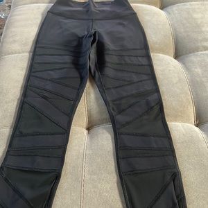 Lululemon wunder under 25” high waist mesh detail size 2